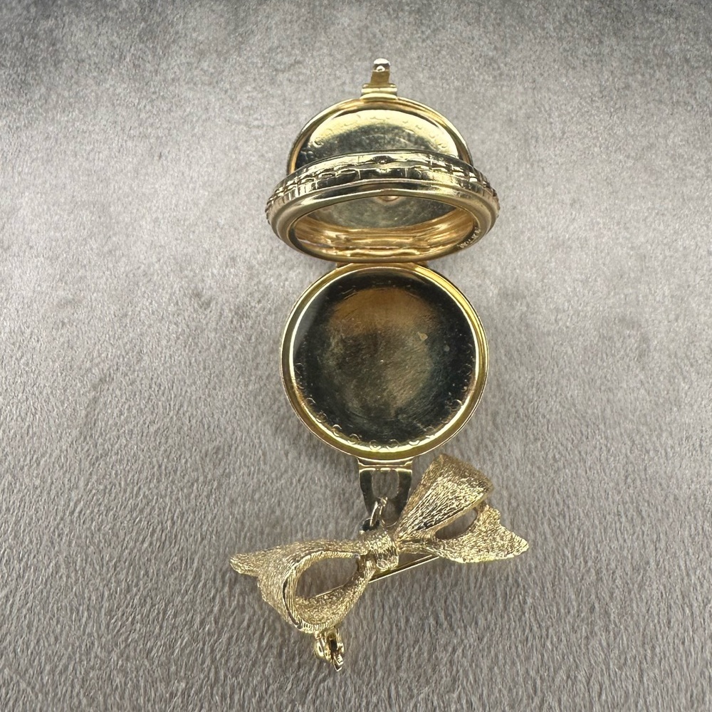 FINAL PRICE DROP Vintage Brooch Set with Butterfly and Floral Designs - Picture 4 of 5